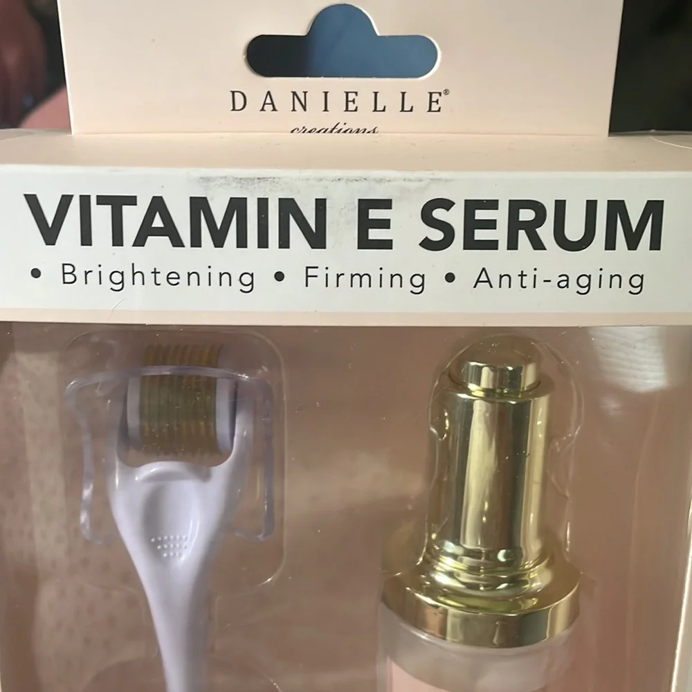 NEW. DANIELLE CREATIONS microneedling roller wand and vitamin E serum set. - Picture 3 of 4